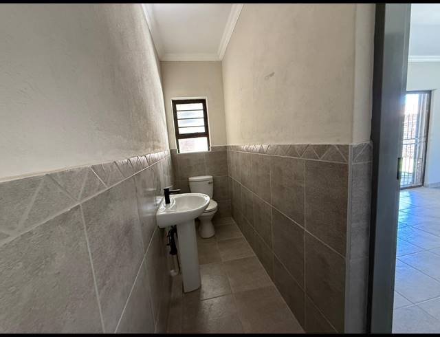 3 BEDROOM TOWNHOUSE FOR SALE IN WATERVAL EAST